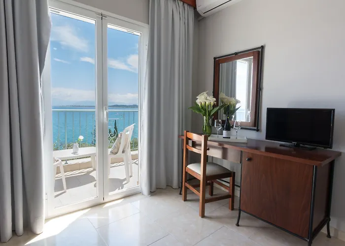 아파트호텔 Corfu Aquamarine 4*
